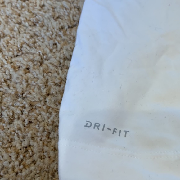 NIKE Dri-Fit Tee Shirt. Kids size L - Picture 4 of 4